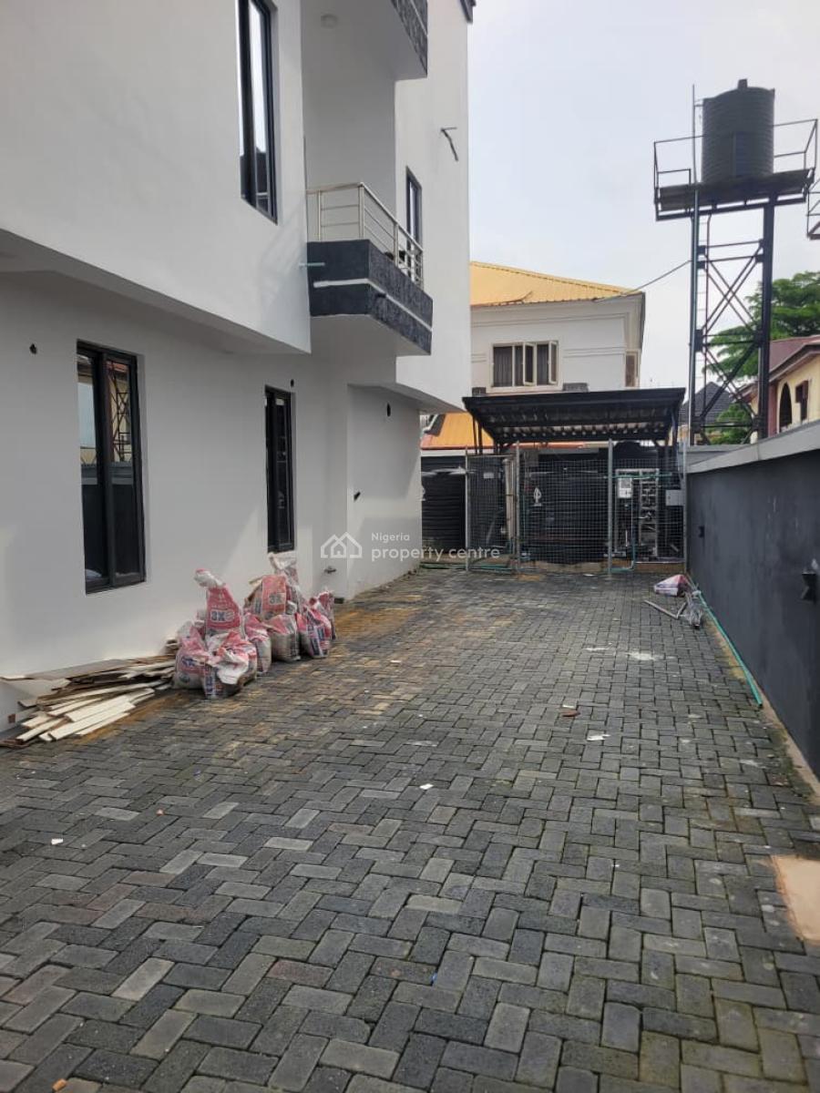 Lovely 3-bedroom Flat with a Room Bq, of Lekki Consavertion Centre Road, Lekki, Lagos, Flat / Apartment for Rent