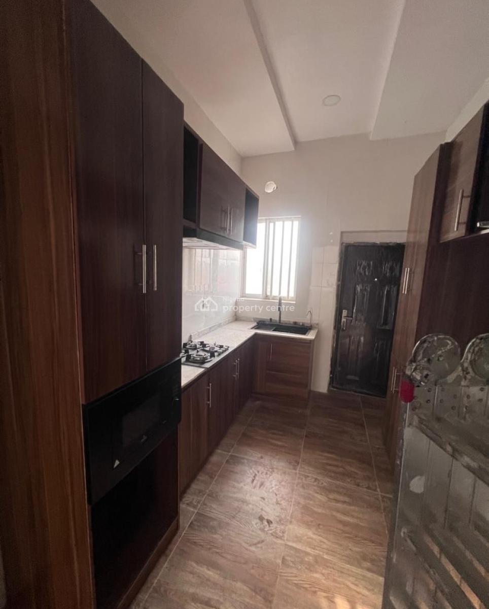 2 Bedroom Apartment, Lekki Phase 1, Lekki, Lagos, Block of Flats for Sale