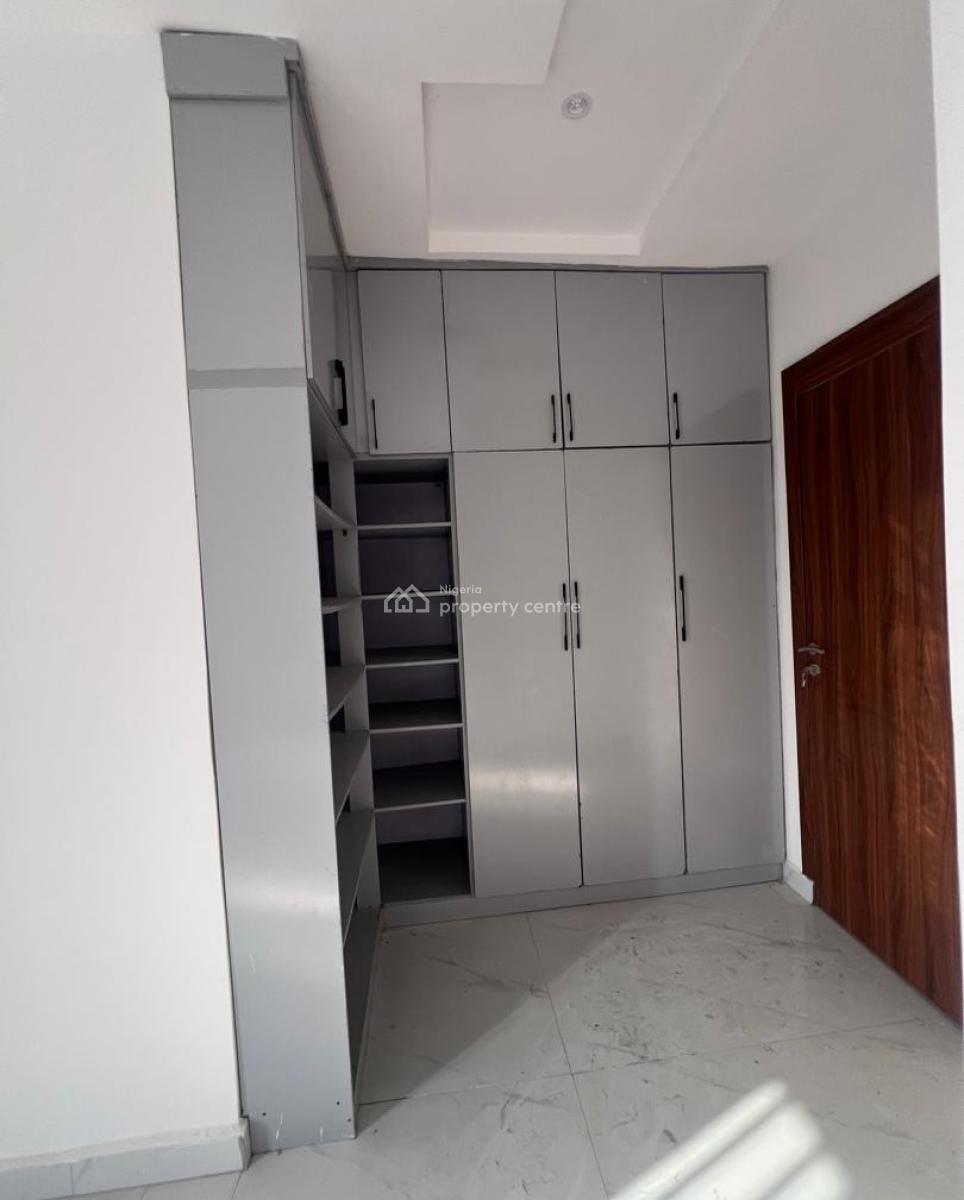 2 Bedroom Apartment, Lekki Phase 1, Lekki, Lagos, Block of Flats for Sale