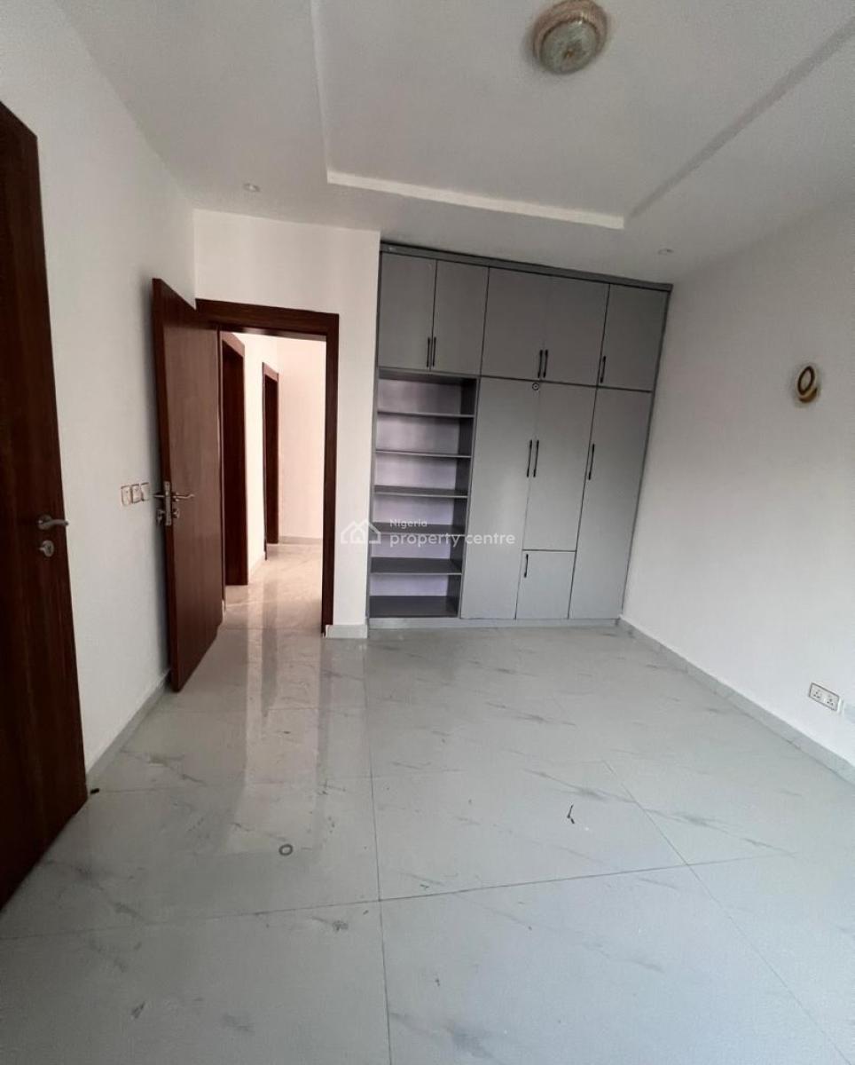 2 Bedroom Apartment, Lekki Phase 1, Lekki, Lagos, Block of Flats for Sale