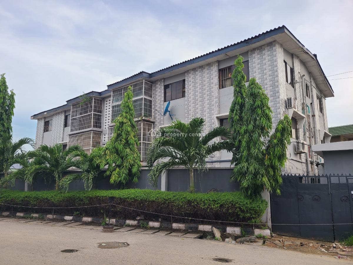 Spacious 3 Bedroom Flat on Second Floor, Sabo, Yaba, Lagos, Flat / Apartment for Rent