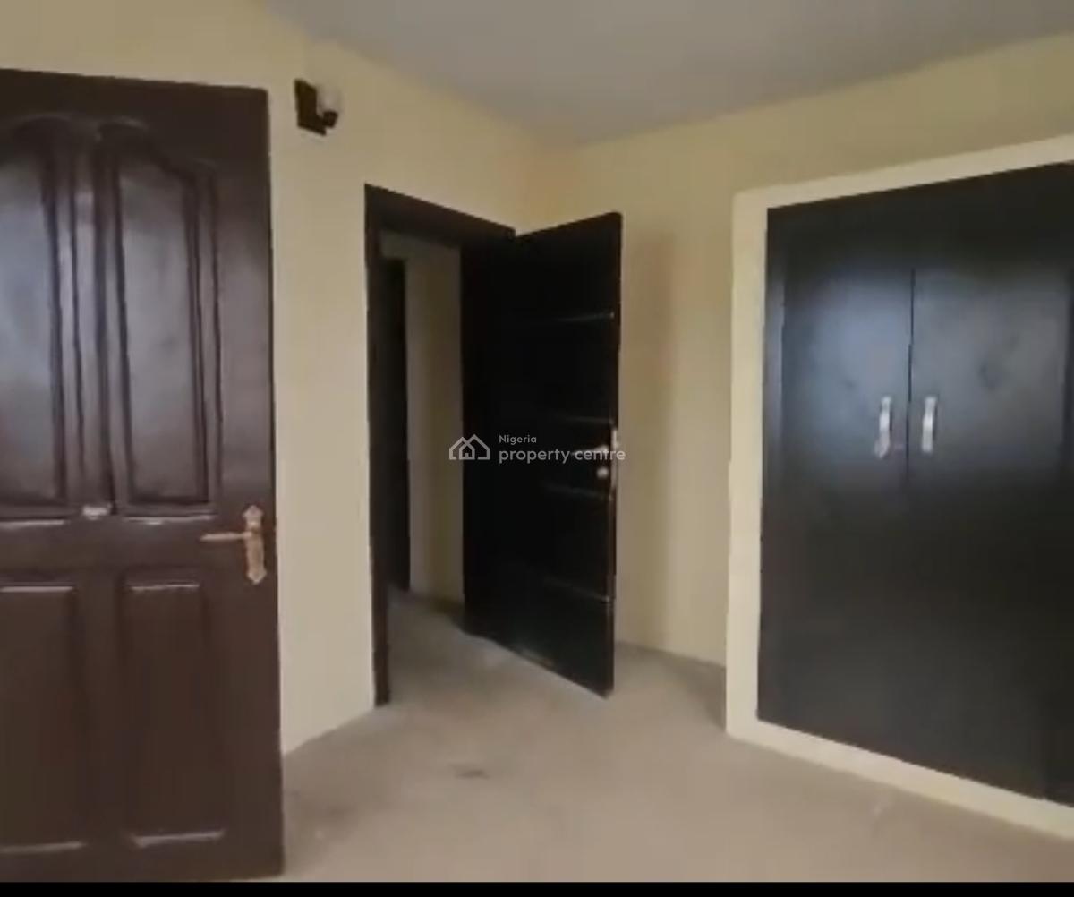 Spacious 3 Bedroom Flat on Second Floor, Sabo, Yaba, Lagos, Flat / Apartment for Rent