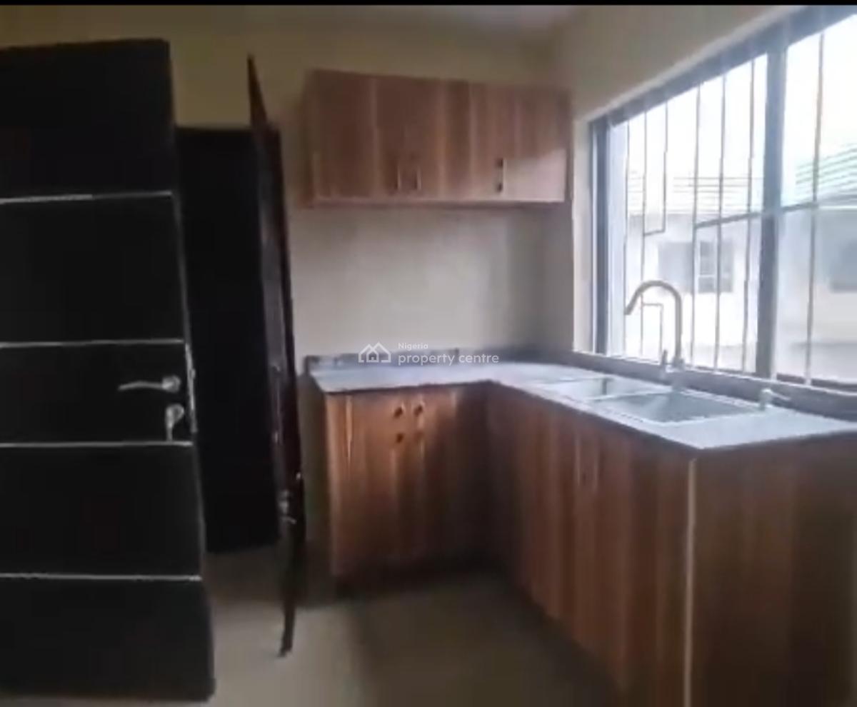 Spacious 3 Bedroom Flat on Second Floor, Sabo, Yaba, Lagos, Flat / Apartment for Rent