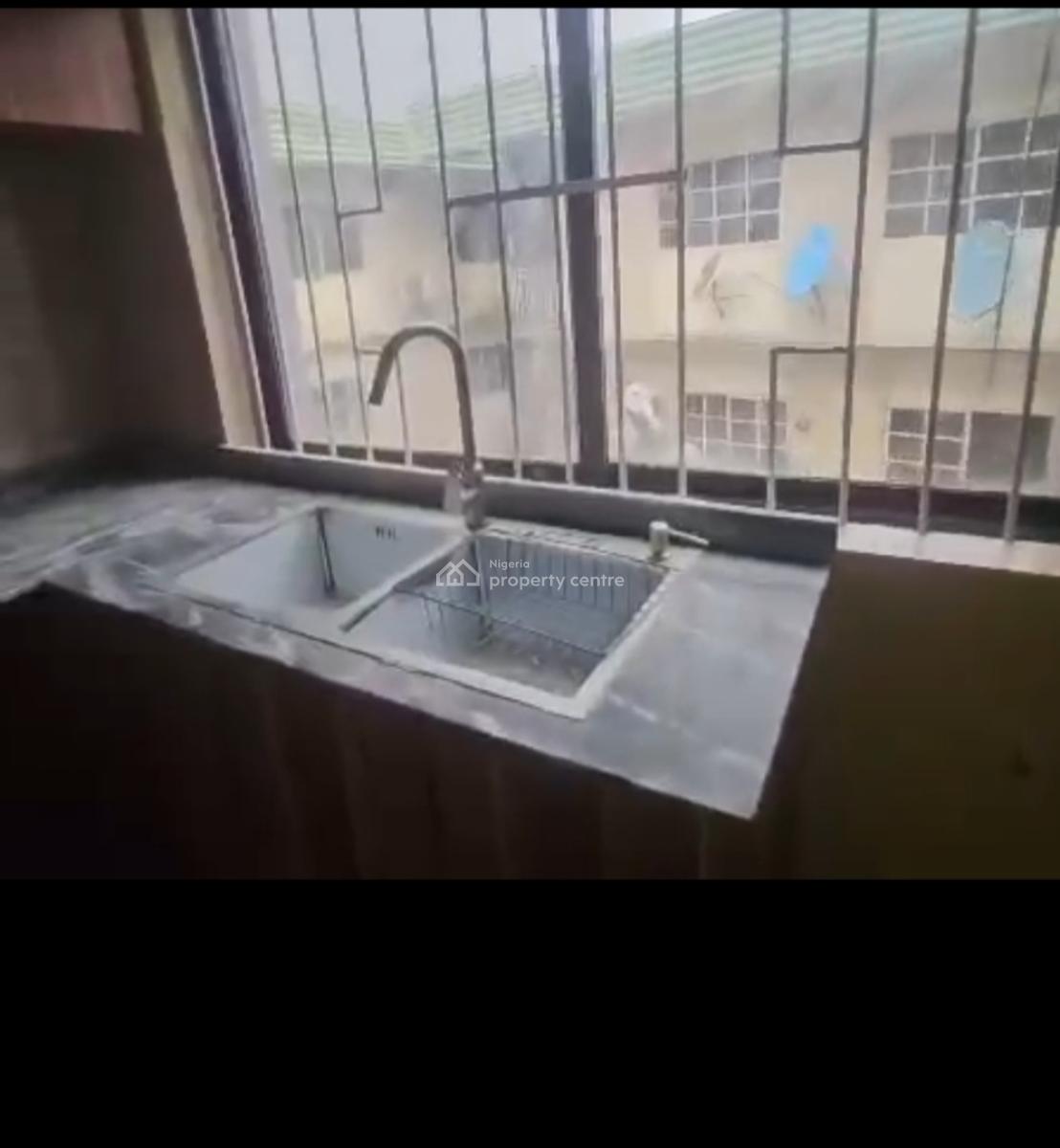 Spacious 3 Bedroom Flat on Second Floor, Sabo, Yaba, Lagos, Flat / Apartment for Rent