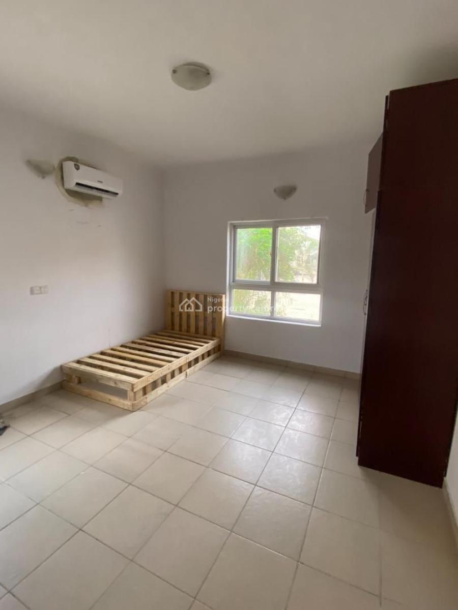 a Well Maintained Spacious 3bedroom Apartment, Cardogan Estate, Osapa, Lekki, Lagos, Flat / Apartment for Rent