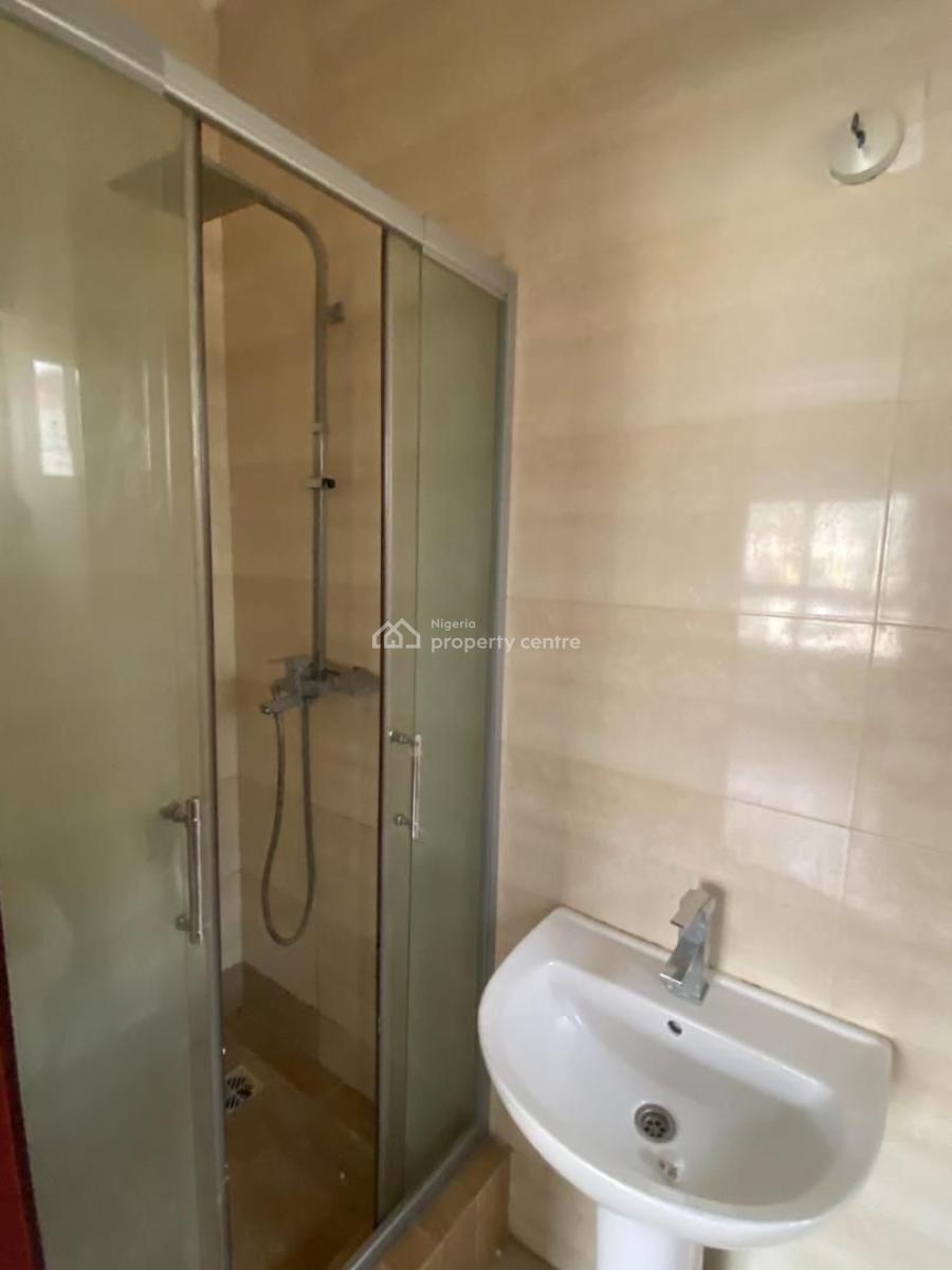 a Well Maintained Spacious 3bedroom Apartment, Cardogan Estate, Osapa, Lekki, Lagos, Flat / Apartment for Rent