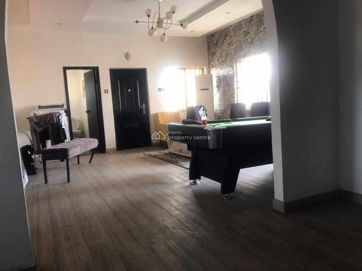 Massive 3 Bedroom Apartment., Off Admiralty Way, Lekki Phase 1, Lekki, Lagos, Flat / Apartment for Rent