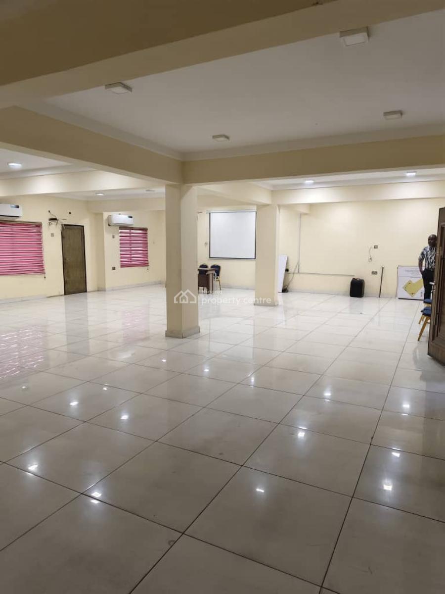 Well Maintained Open Plan Office Space 130 Sqm, College Road, Ogba, Ikeja, Lagos, Office Space for Rent