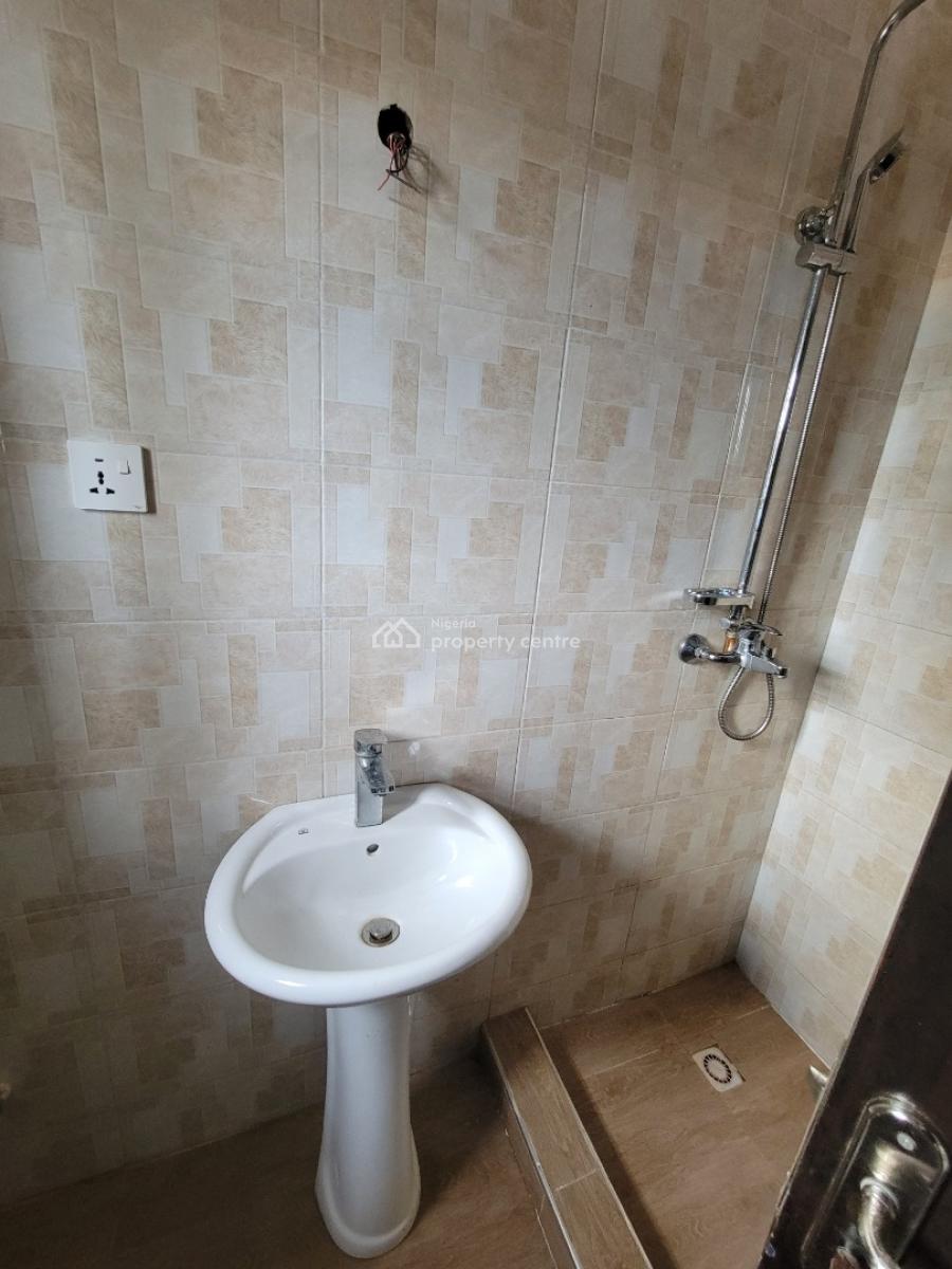 Sharp and Spacious 2-bedroom Apartment, Fountain Estate, Badore, Ajah, Lagos, Flat / Apartment for Rent
