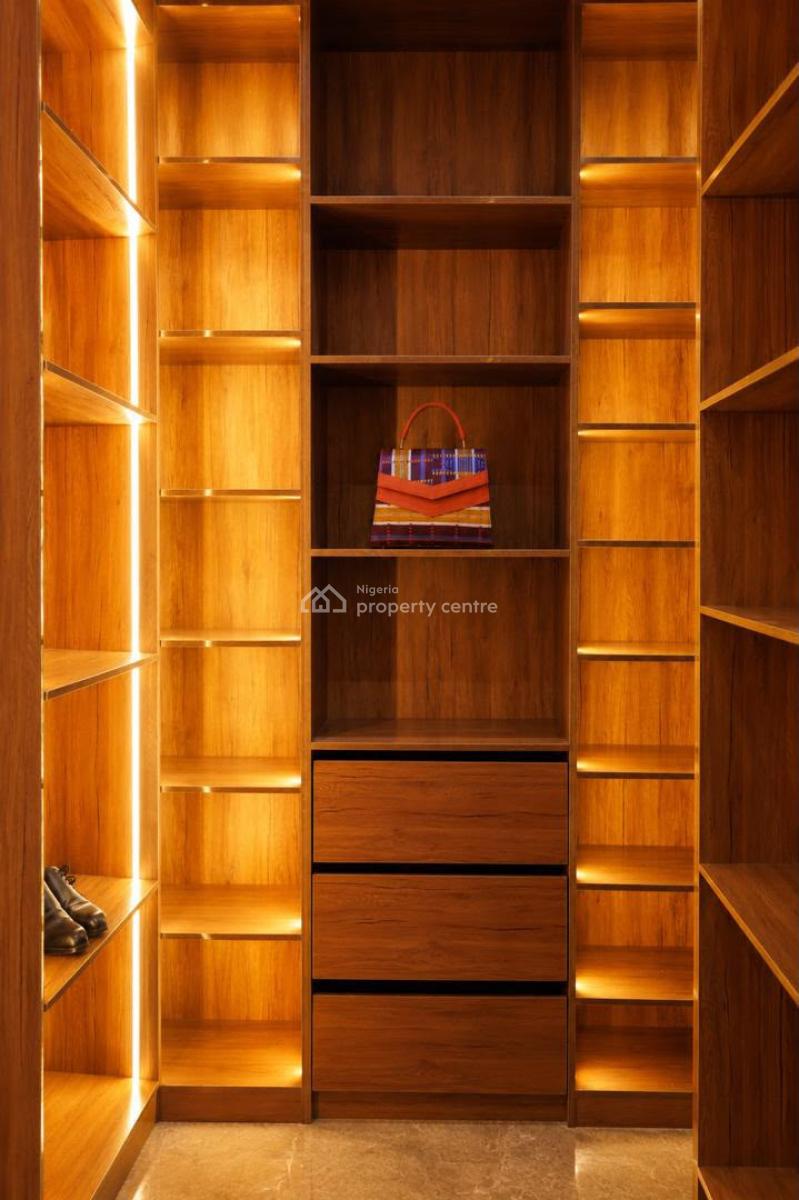 Luxury 3 Bedroons Apartments with Housekeeping and Ps5, Ikoyi, Lagos, Flat / Apartment Short Let