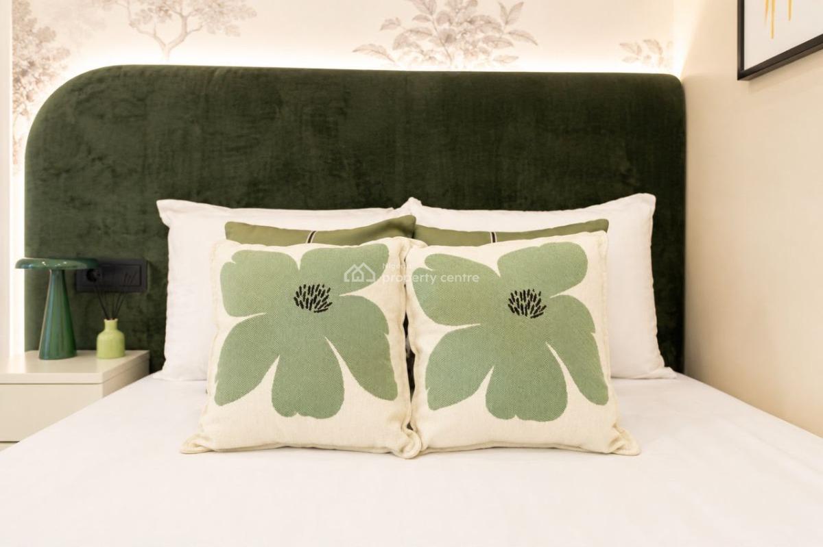 Luxury 3 Bedroons Apartments with Housekeeping and Ps5, Ikoyi, Lagos, Flat / Apartment Short Let