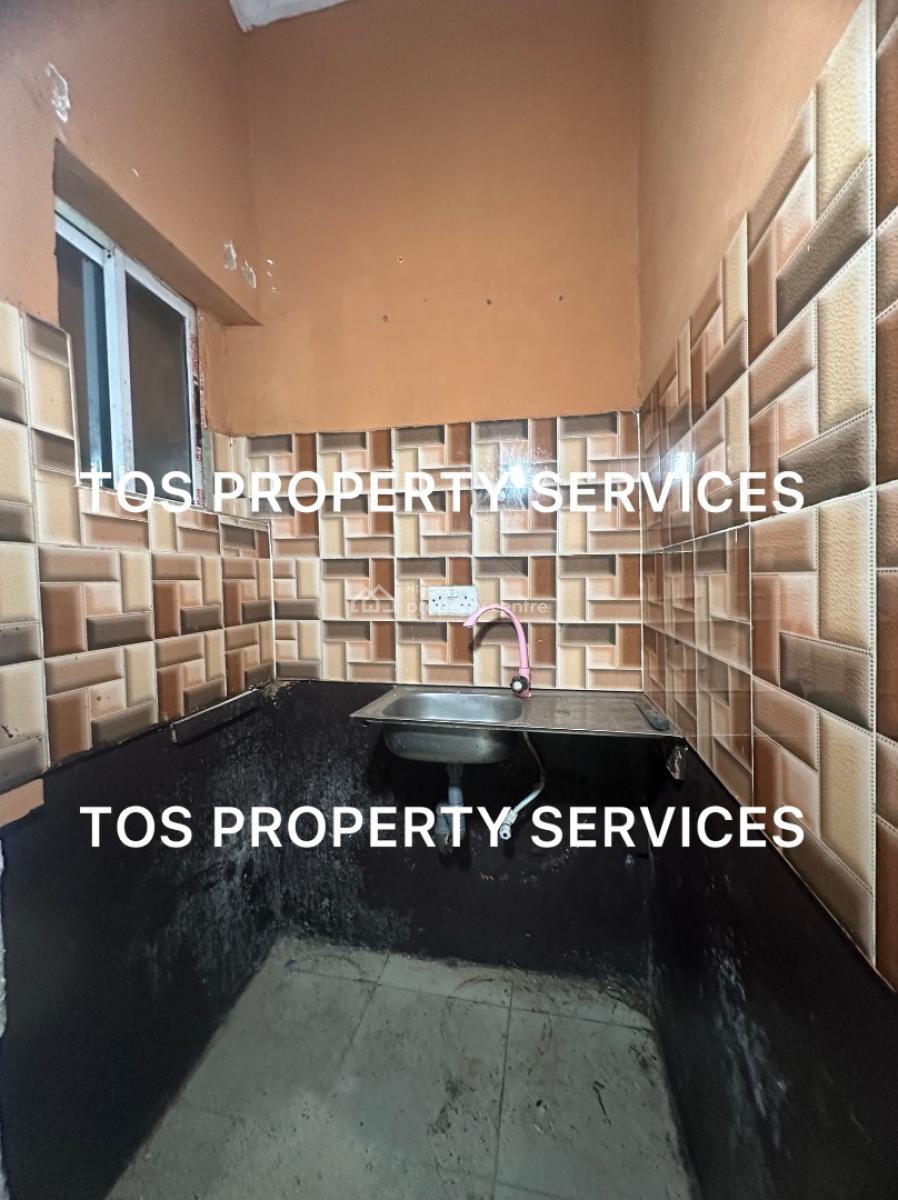 1 Room Self-contained Flat (upstairs), Yaba, Yaba, Lagos, Self Contain (single Rooms) for Rent