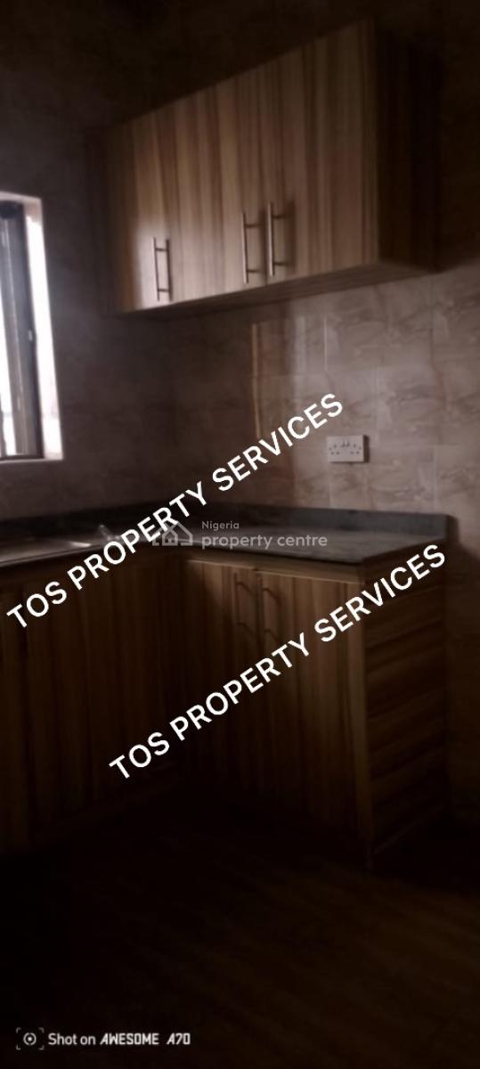 Standard 2 Bedroom Apartment, Sabo-alagomeji, Yaba, Lagos, Alagomeji, Yaba, Lagos, Flat / Apartment for Rent