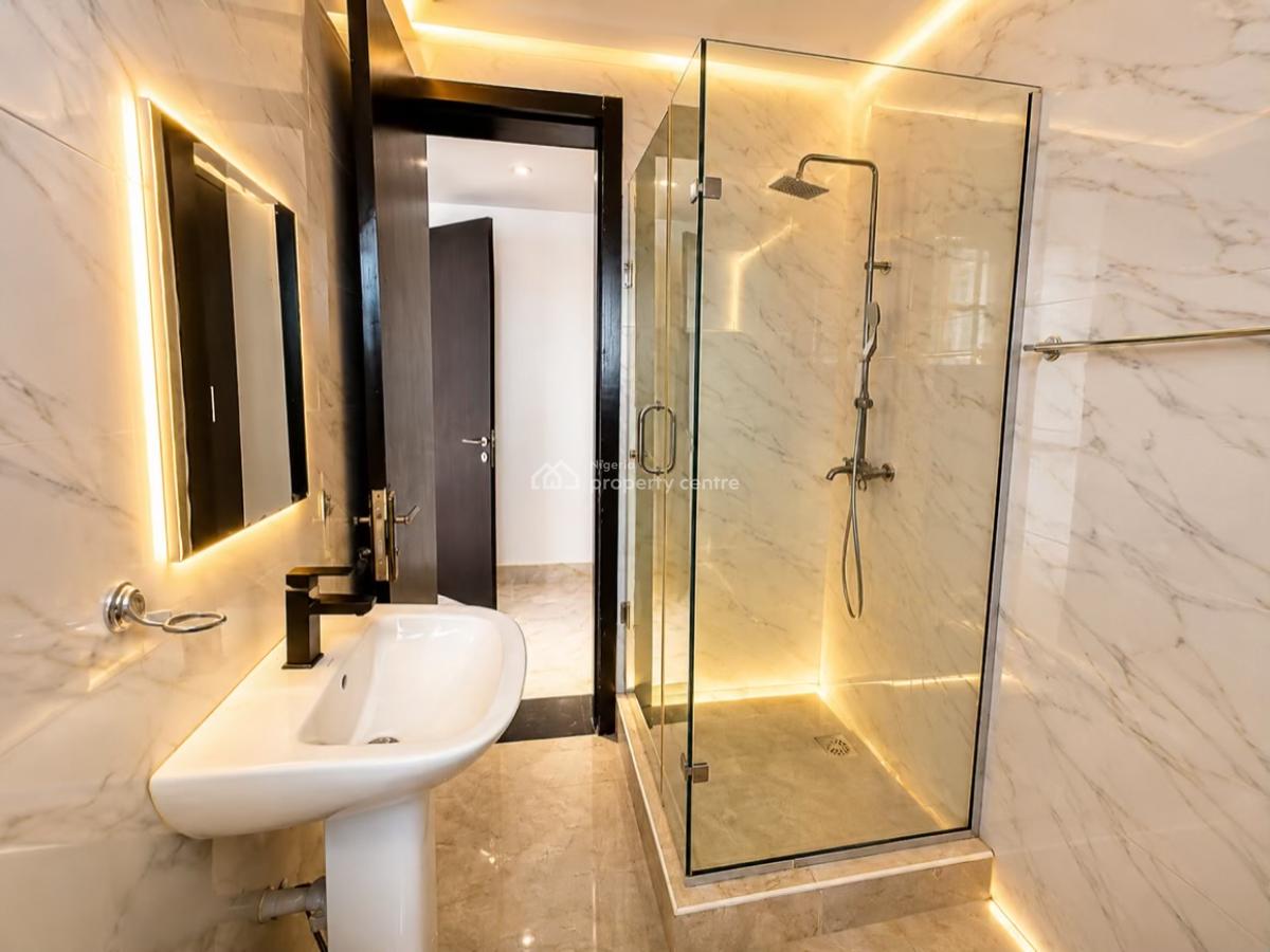 Serviced 3 Bedroom Flat with No on D 2nd Floor N Elevator, Lekki Phase 1 Lbs Whitesand Sch, Lekki Phase 1, Lekki, Lagos, Flat / Apartment for Rent