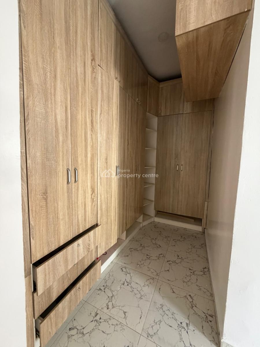 a Spacious Master Room Shared Apartment, Royal Pine Estate Orchid, Lafiaji, Lekki, Lagos, Self Contain (single Rooms) for Rent