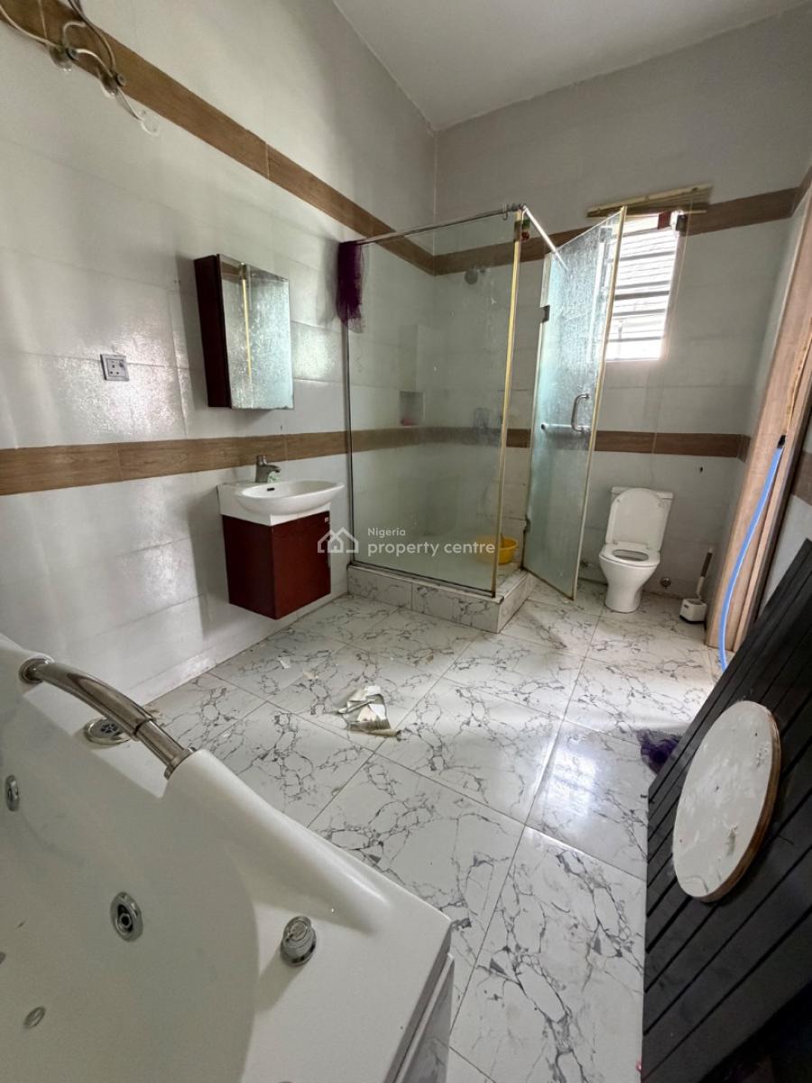 a Spacious Master Room Shared Apartment, Royal Pine Estate Orchid, Lafiaji, Lekki, Lagos, Self Contain (single Rooms) for Rent
