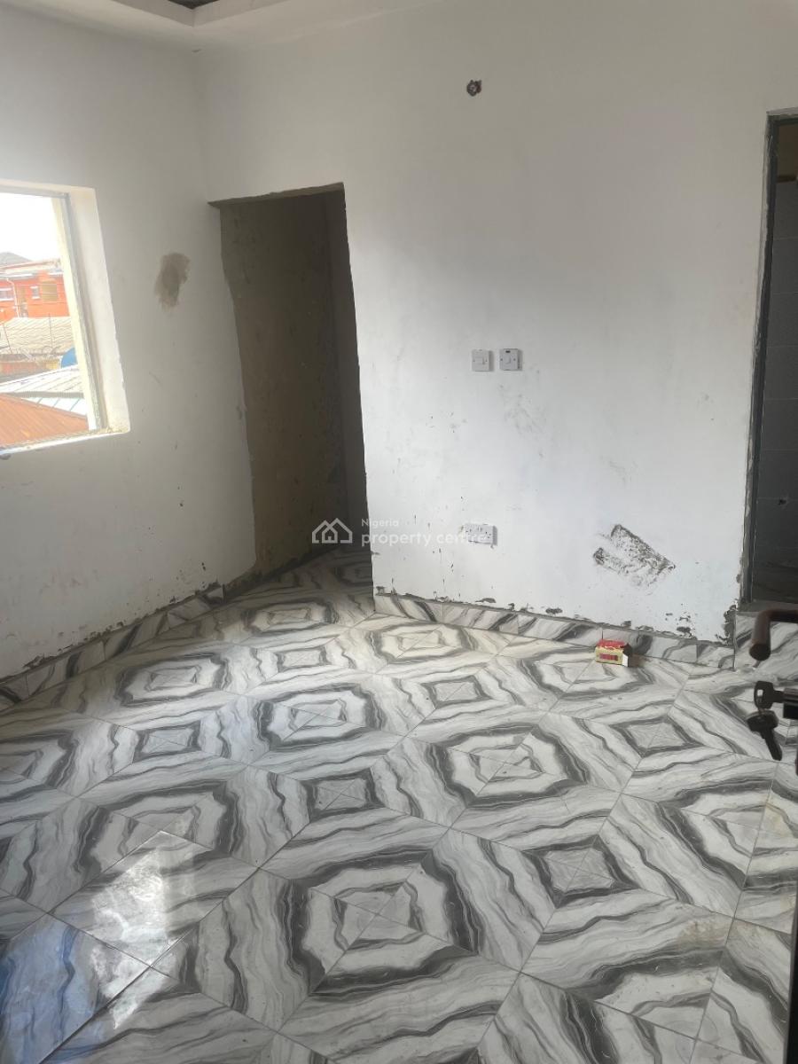 Room Self, Pedro Road, Shomolu, Lagos, Self Contain (single Rooms) for Rent