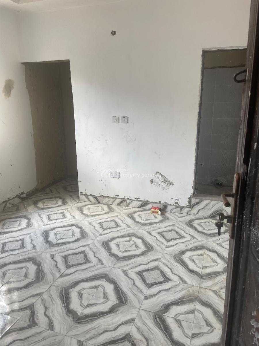 Room Self, Pedro Road, Shomolu, Lagos, Self Contain (single Rooms) for Rent