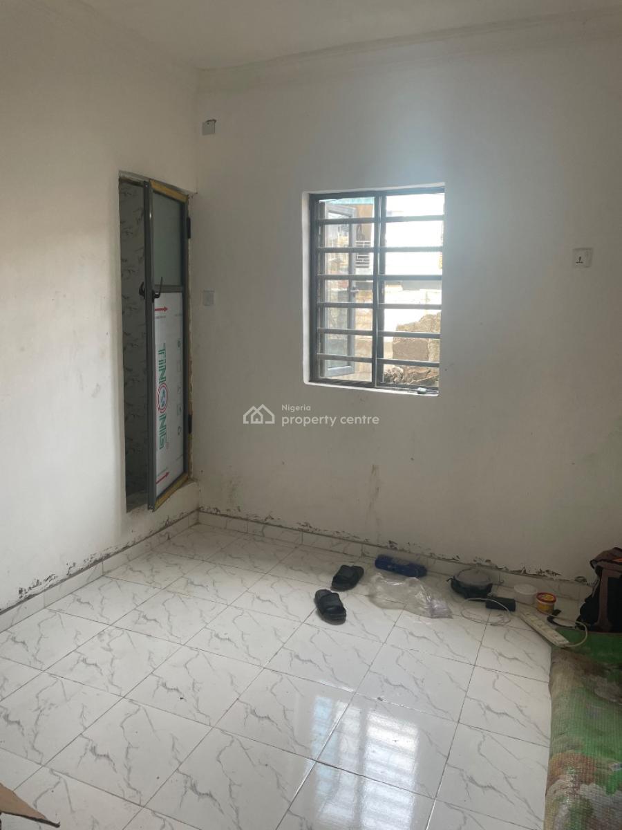 Room Self, Pedro Road, Shomolu, Lagos, Self Contain (single Rooms) for Rent