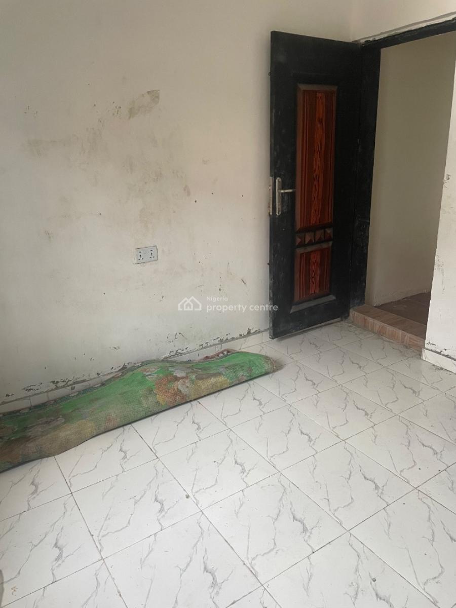 Room Self, Pedro Road, Shomolu, Lagos, Self Contain (single Rooms) for Rent
