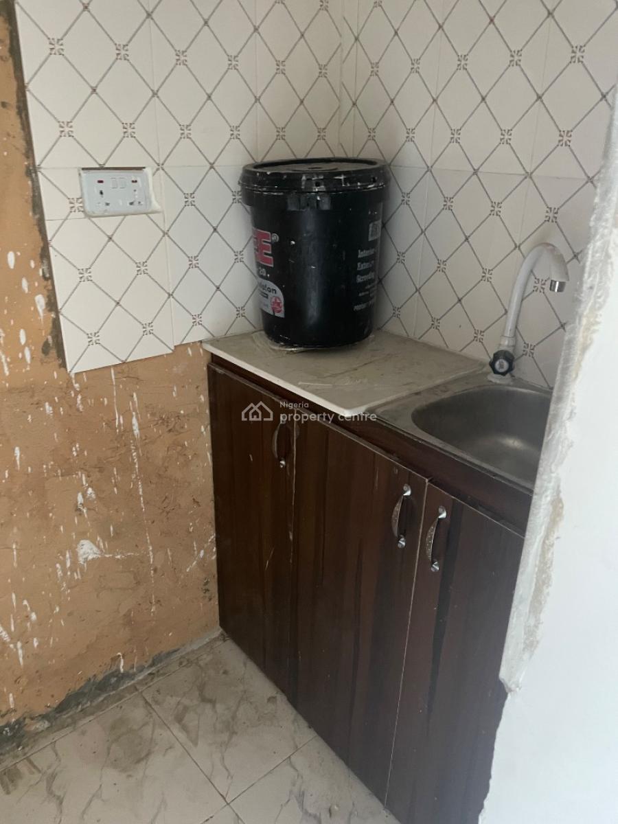 Room Self, Pedro Road, Shomolu, Lagos, Self Contain (single Rooms) for Rent