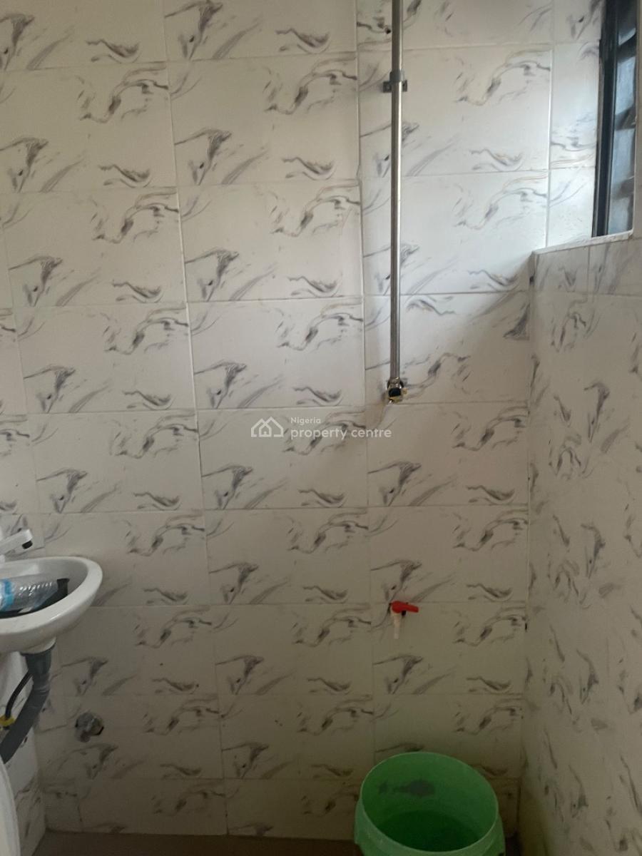 Room Self, Pedro Road, Shomolu, Lagos, Self Contain (single Rooms) for Rent