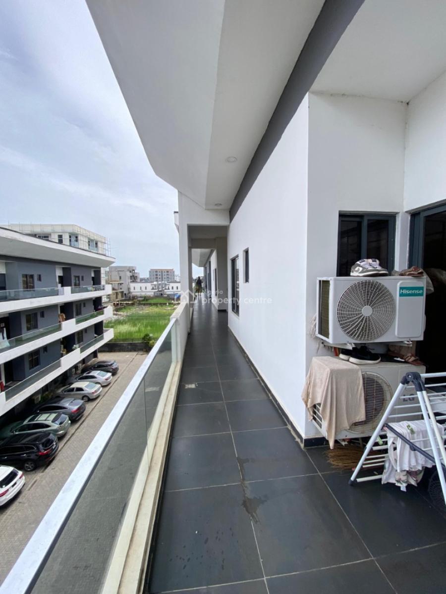 Distress 3 Bedroom Apartment, Serviced Estate Off Spar Road, Ikate Elegushi, Lekki, Lagos, Flat / Apartment for Sale