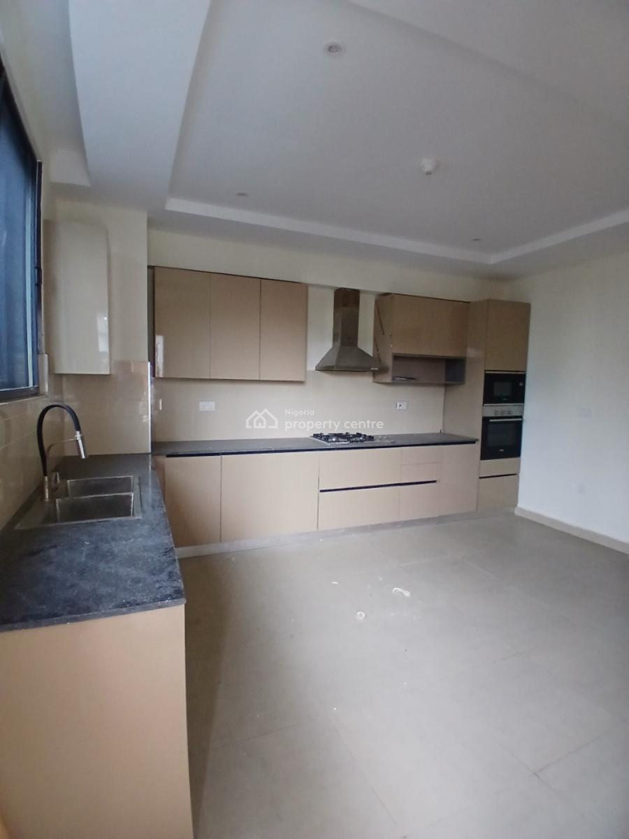 Massive and Serviced with 24/7 Power Supply 2 Bedroom En-suite New Fla, Lekki Phase 1, Lekki, Lagos, Flat / Apartment for Sale