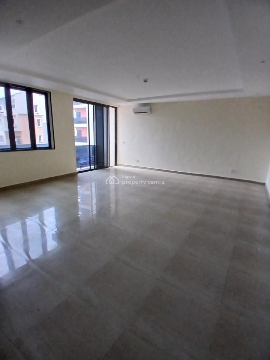 Massive and Serviced with 24/7 Power Supply 3 Bedroom En-suite New Fla, Lekki Phase 1, Lekki, Lagos, Flat / Apartment for Sale