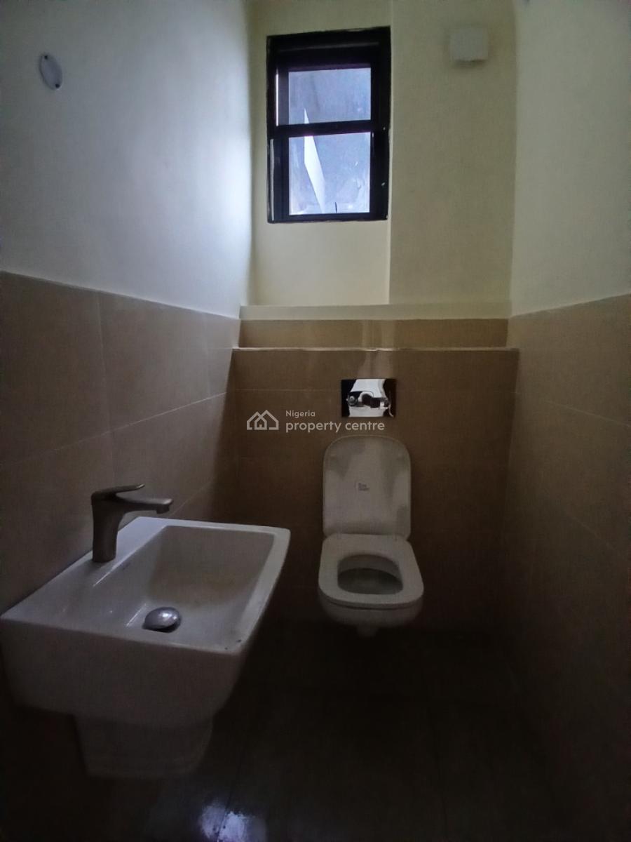 Massive and Serviced with 24/7 Power Supply 3 Bedroom En-suite New Fla, Lekki Phase 1, Lekki, Lagos, Flat / Apartment for Sale