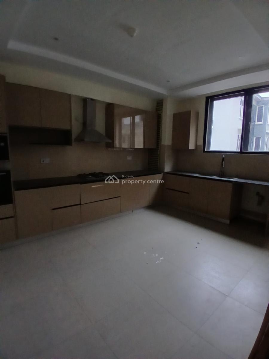 Massive and Serviced with 24/7 Power Supply 3 Bedroom En-suite New Fla, Lekki Phase 1, Lekki, Lagos, Flat / Apartment for Sale