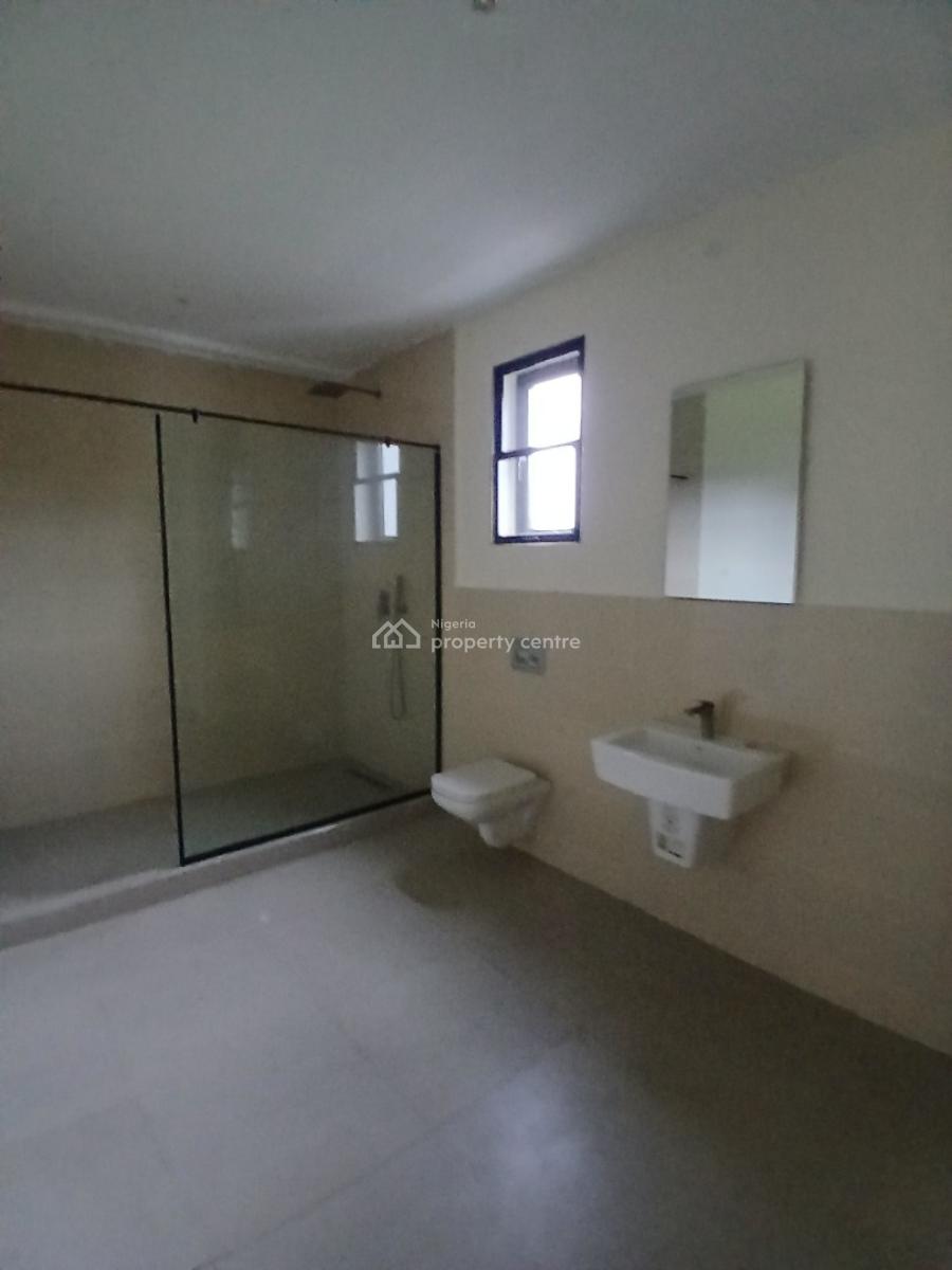 Massive and Serviced with 24/7 Power Supply 3 Bedroom En-suite New Fla, Lekki Phase 1, Lekki, Lagos, Flat / Apartment for Sale