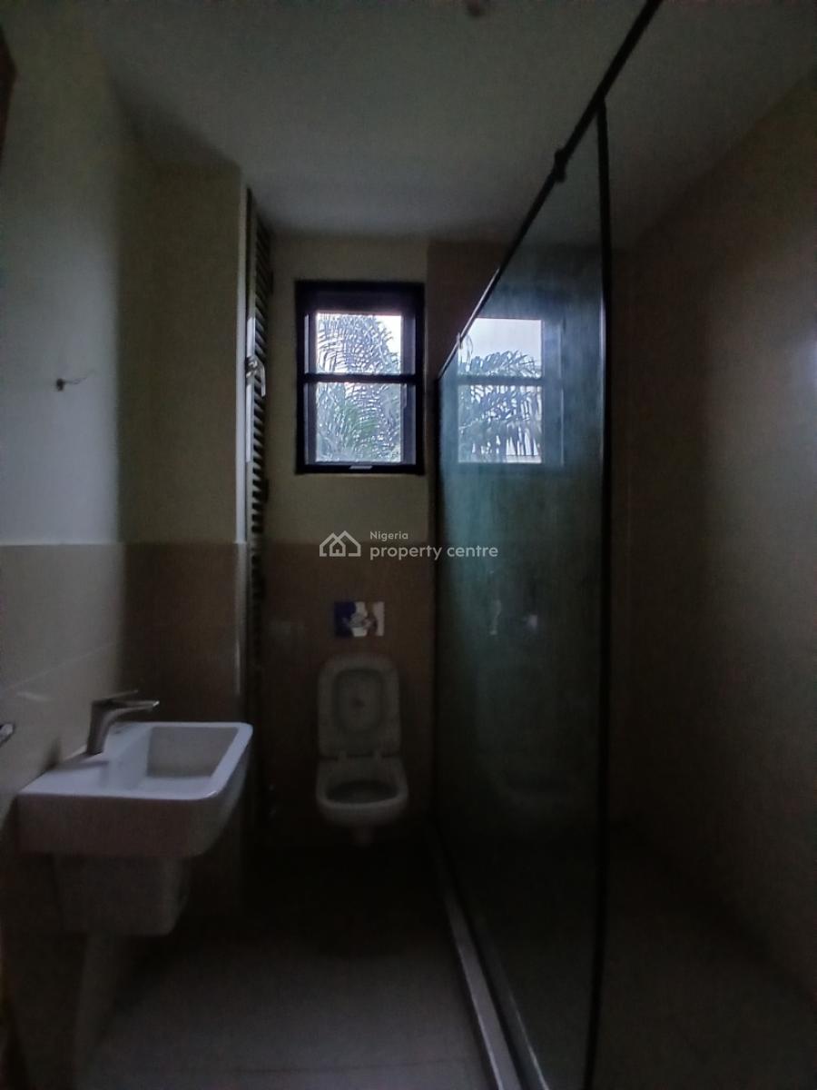 Massive and Serviced with 24/7 Power Supply 3 Bedroom En-suite New Fla, Lekki Phase 1, Lekki, Lagos, Flat / Apartment for Sale