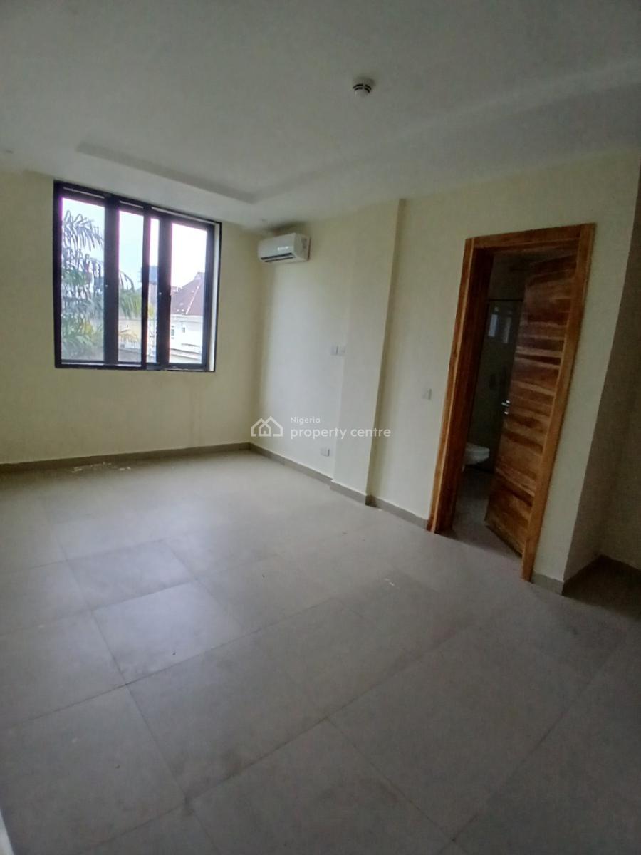Massive and Serviced with 24/7 Power Supply 3 Bedroom En-suite New Fla, Lekki Phase 1, Lekki, Lagos, Flat / Apartment for Sale