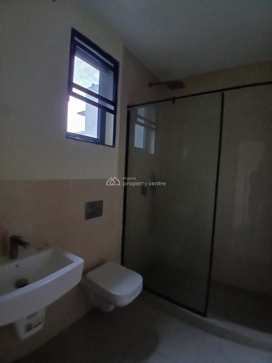 Massive and Serviced with 24/7 Power Supply 3 Bedroom En-suite New Fla, Lekki Phase 1, Lekki, Lagos, Flat / Apartment for Sale