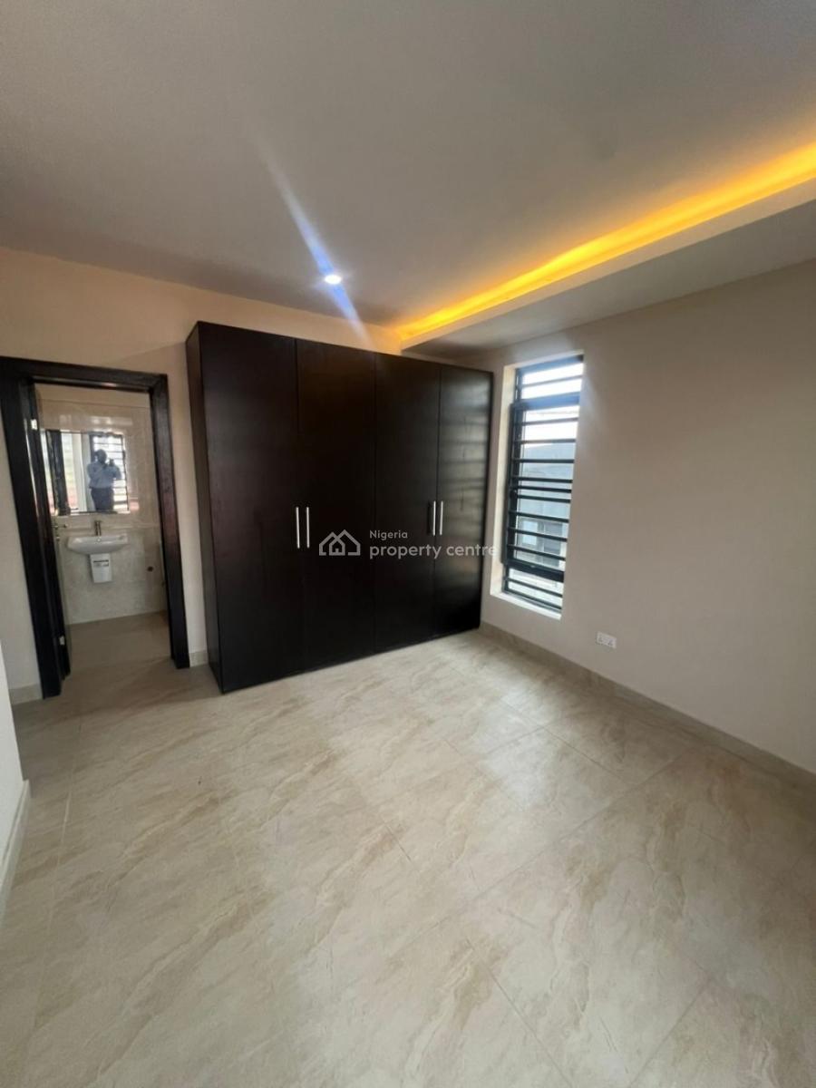Newly Built and Service 3 Bedroom Apartment with a Bq., Lekki Phase 1, Lekki, Lagos, Flat / Apartment for Rent