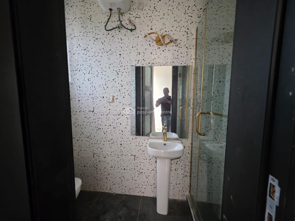2 Bedroom Apartment with Elevator, Lekki Phase 1, Lekki, Lagos, Flat / Apartment for Rent