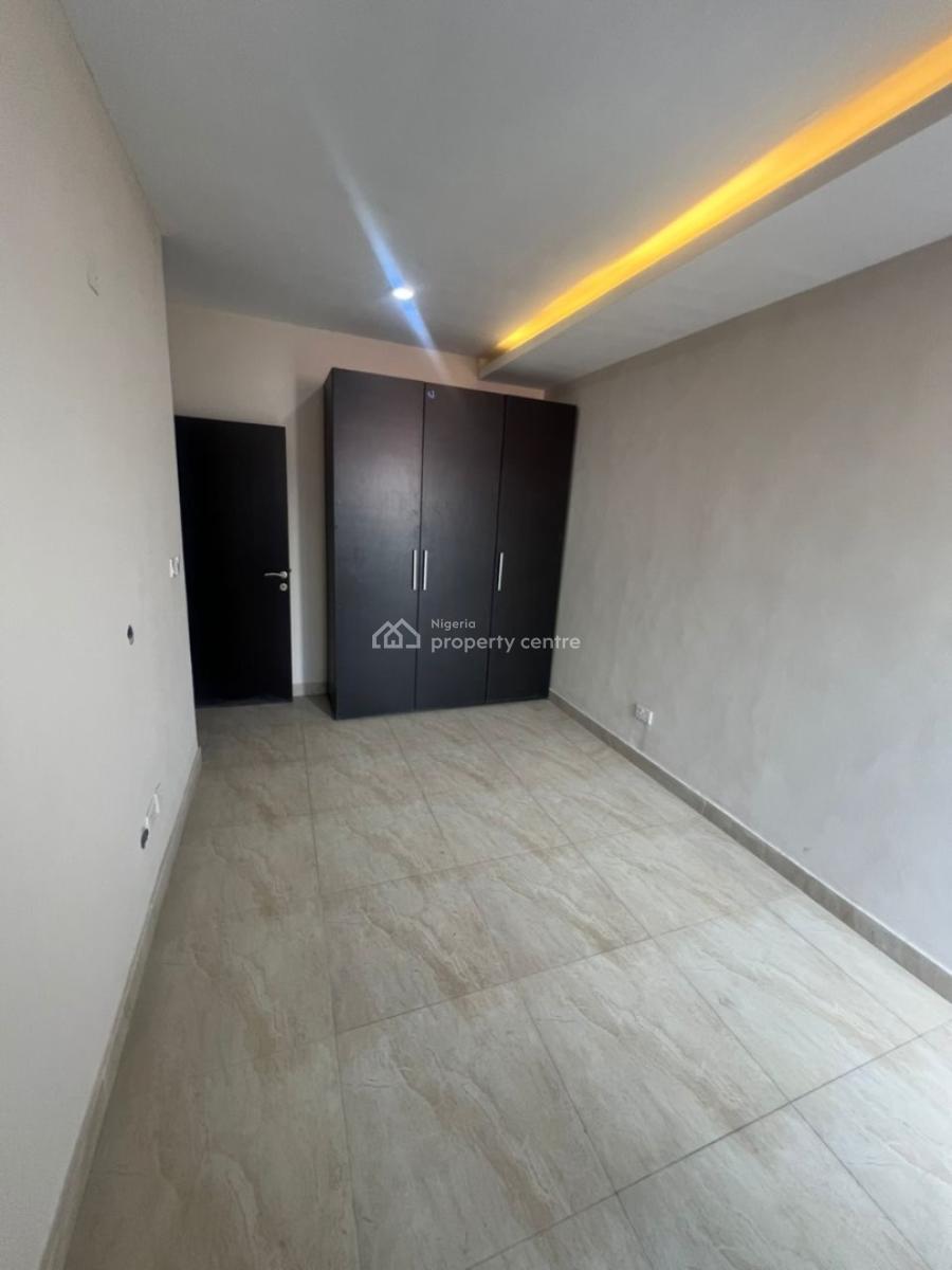 Newly Built and Service 3 Bedroom Flat with a Bq, Bisola Durosinmi Etti Drive, Lekki Phase 1, Lekki, Lagos, Flat / Apartment for Rent