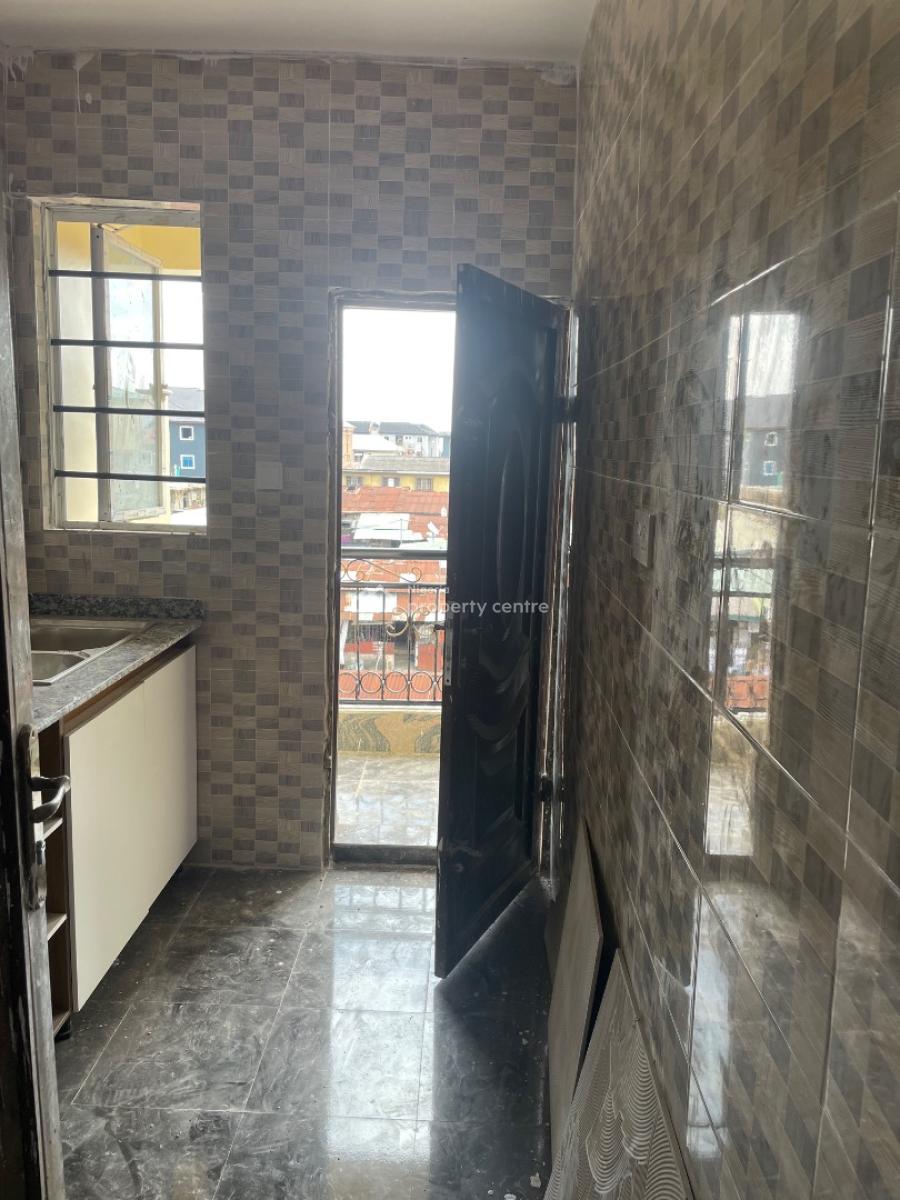 2 Bedroom Flat, Off Market Street, Shomolu, Lagos, Flat / Apartment for Rent