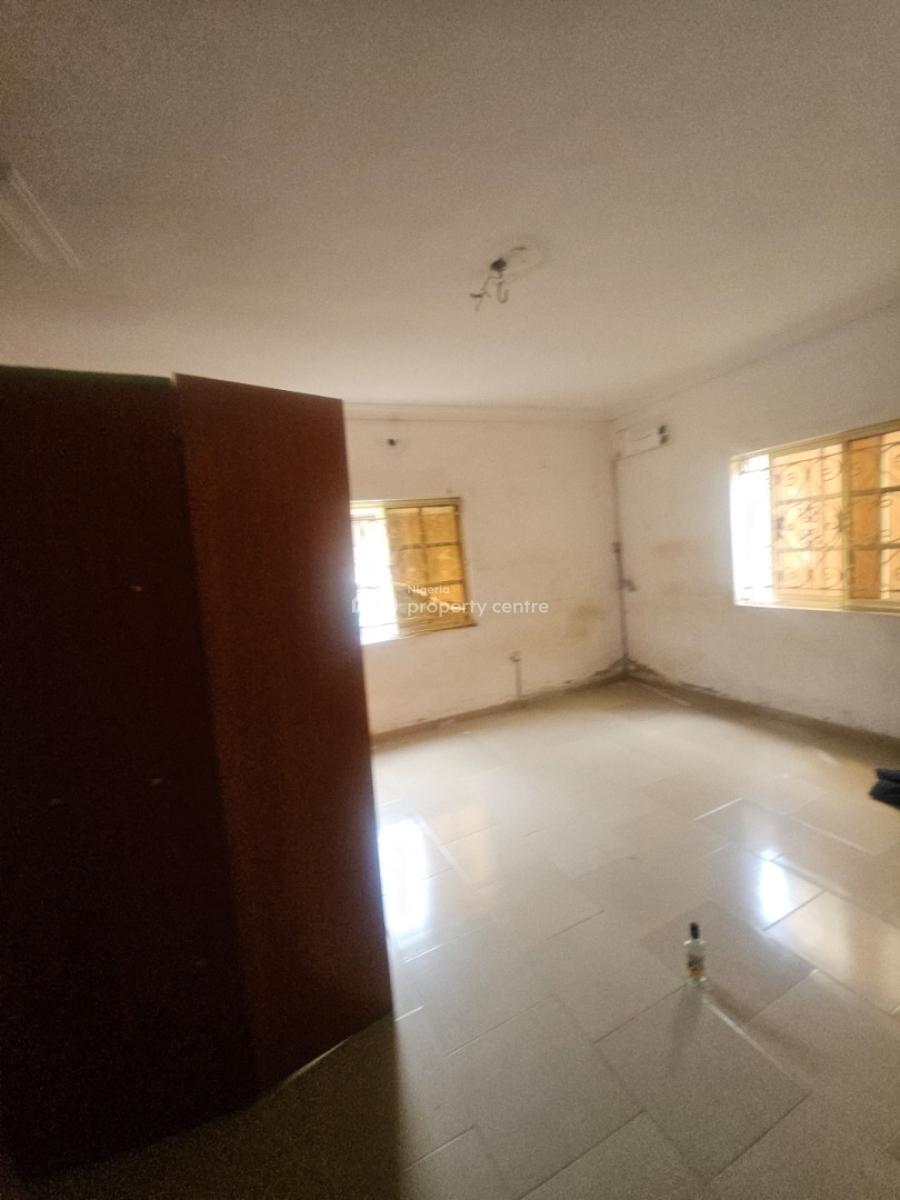 Spacious 3 Bedroom Flat, Omole Phase 2, Ikeja, Lagos, Flat / Apartment for Rent