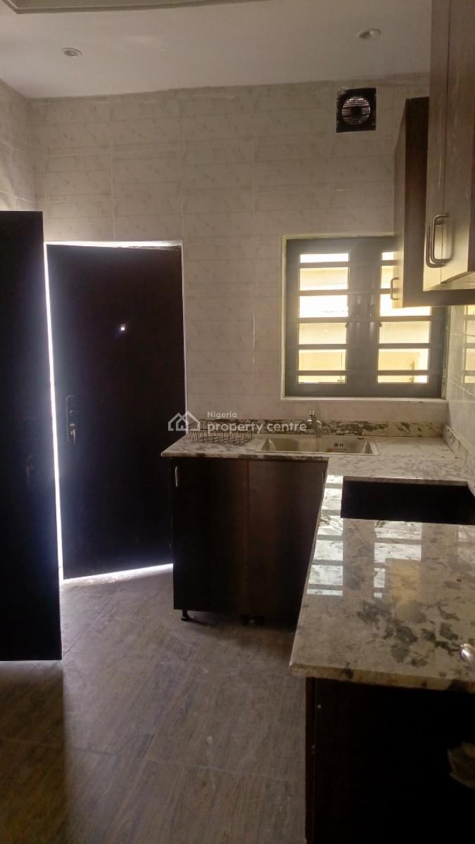 2 Bedroom Apartment, Off Orchid Road., Lekki, Lagos, Flat / Apartment for Rent