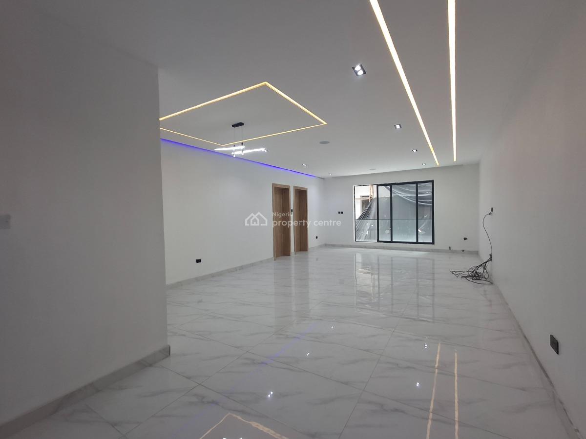 Spacious 2 Bedroom Flat with Bq, Lekki Phase 1, Lekki, Lagos, Flat / Apartment for Sale