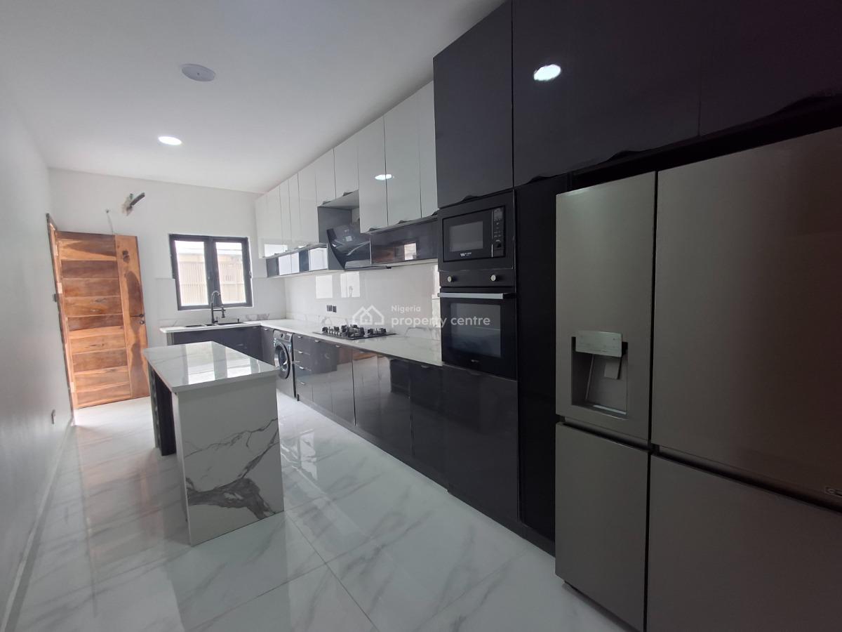 Spacious 2 Bedroom Flat with Bq, Lekki Phase 1, Lekki, Lagos, Flat / Apartment for Sale