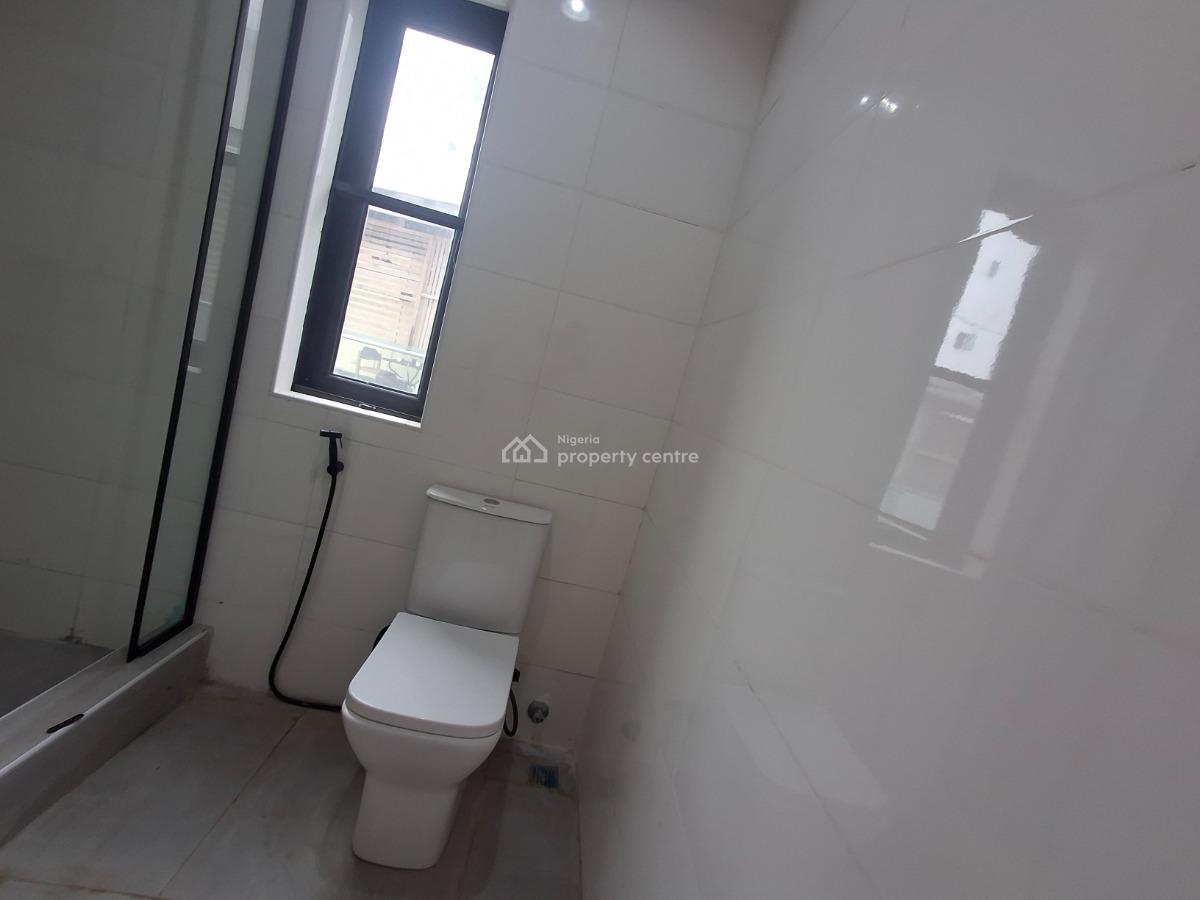 Spacious 2 Bedroom Flat with Bq, Lekki Phase 1, Lekki, Lagos, Flat / Apartment for Sale