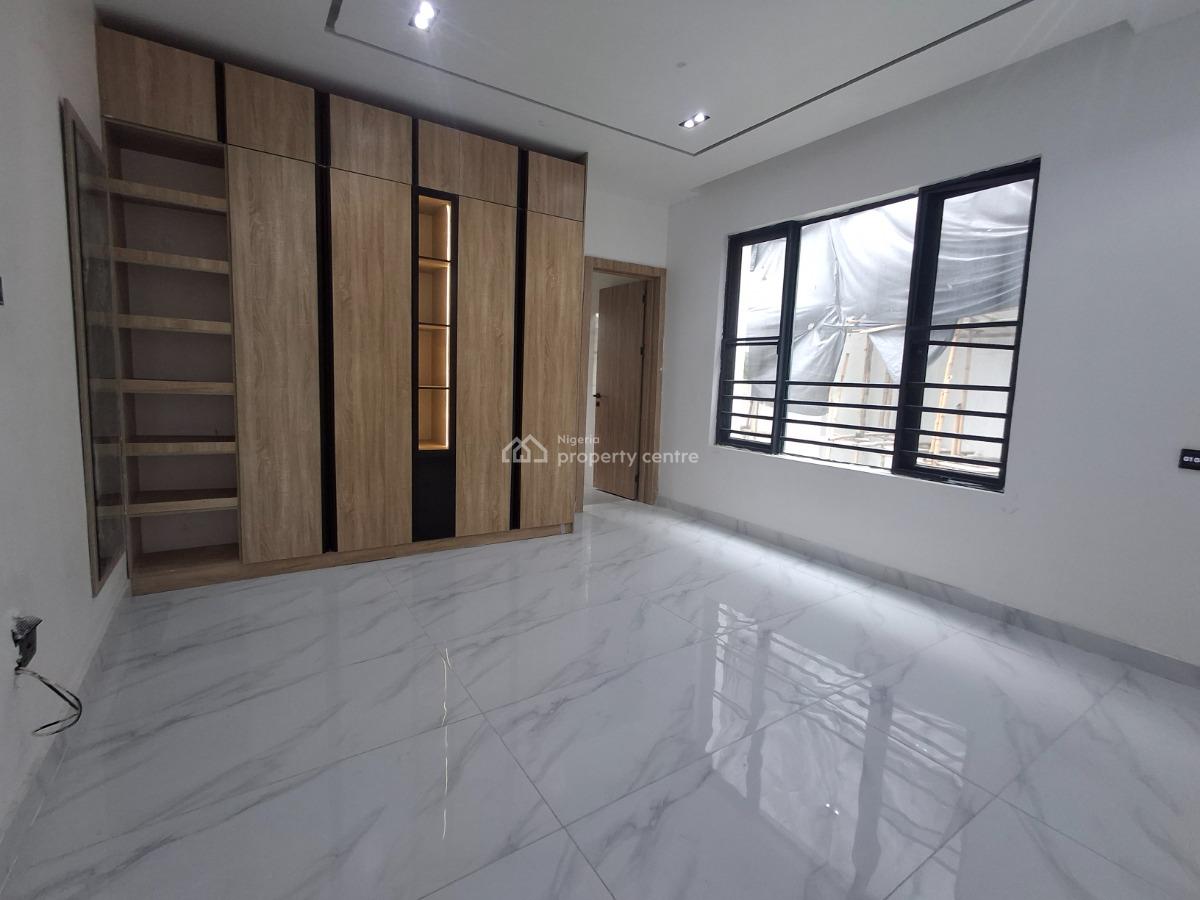 Spacious 2 Bedroom Flat with Bq, Lekki Phase 1, Lekki, Lagos, Flat / Apartment for Sale