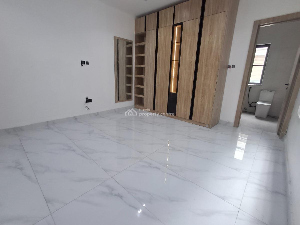 Spacious 2 Bedroom Flat with Bq, Lekki Phase 1, Lekki, Lagos, Flat / Apartment for Sale