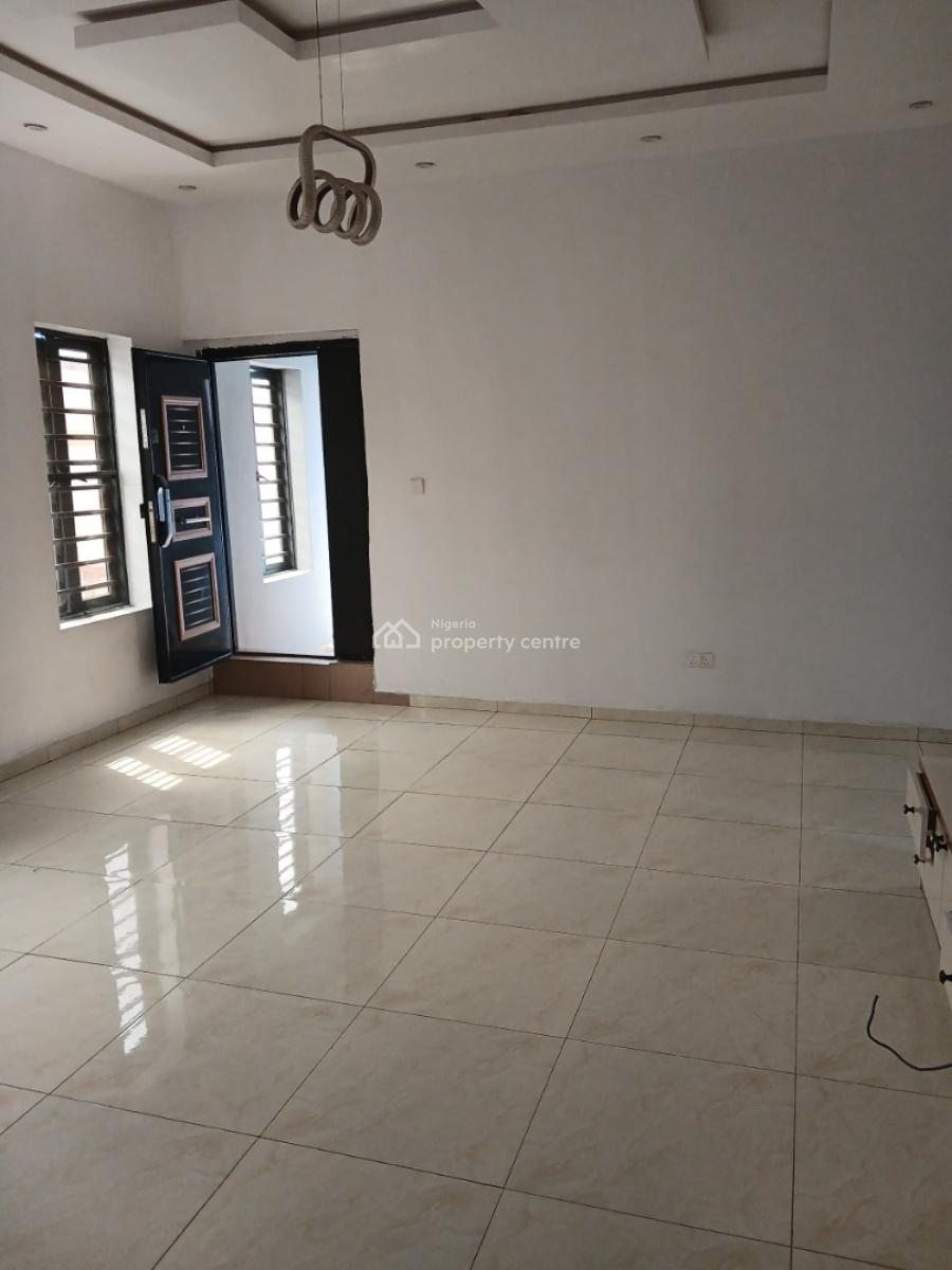 2 Bedroom Apartment, Omole Phase 2, Ikeja, Lagos, Flat / Apartment for Rent