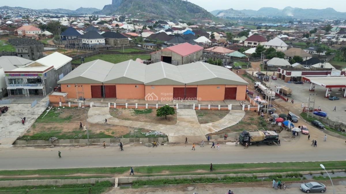 Warehouse/office/shop with Office Spaces En Suite, Dei-dei, Abuja, Warehouse for Rent