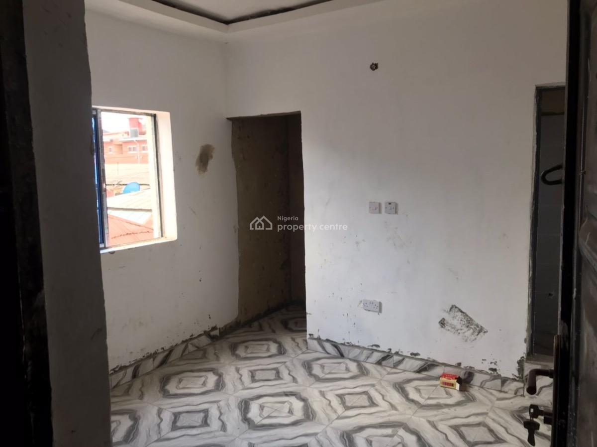 Newly Built Roomself Contained with Open Plan Kitchen  Upstairs, Shomolu, Lagos, Self Contain (single Rooms) for Rent