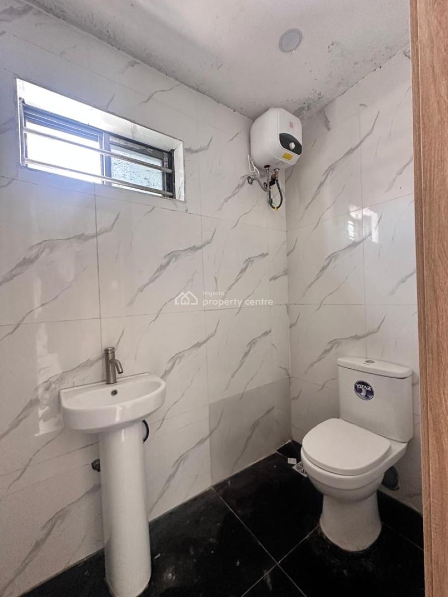 Executive Luxury 2 Bedroom Apartment Upstairs All Rooms En-suite, Igbo Efon, Lekki, Lagos, Flat / Apartment for Rent